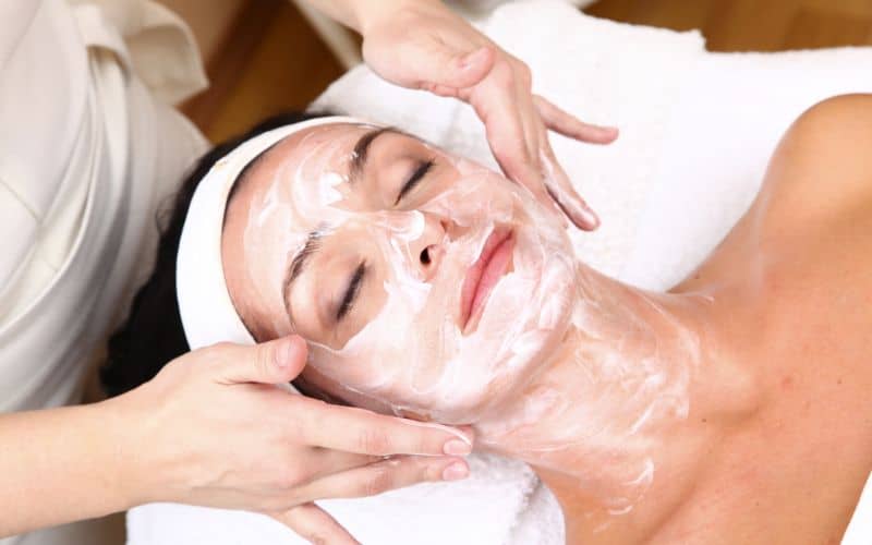 collagen-powder-face-of-women-getting-a-spa-treatment-min