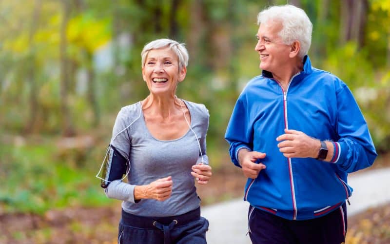 collagen-tablets-happy-older-couple-jogging-min
