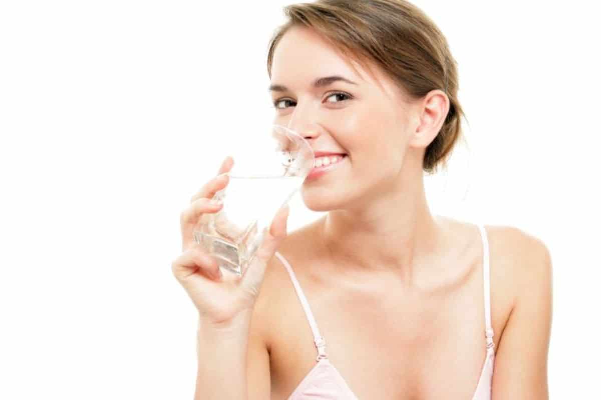 collagen-woman-drinking-water-min